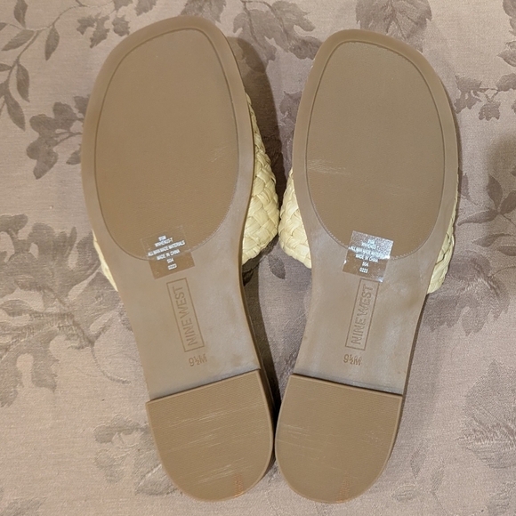 Nine West Havah Flat Sandals, Size 9.5, Like New! EUC - Picture 4 of 8